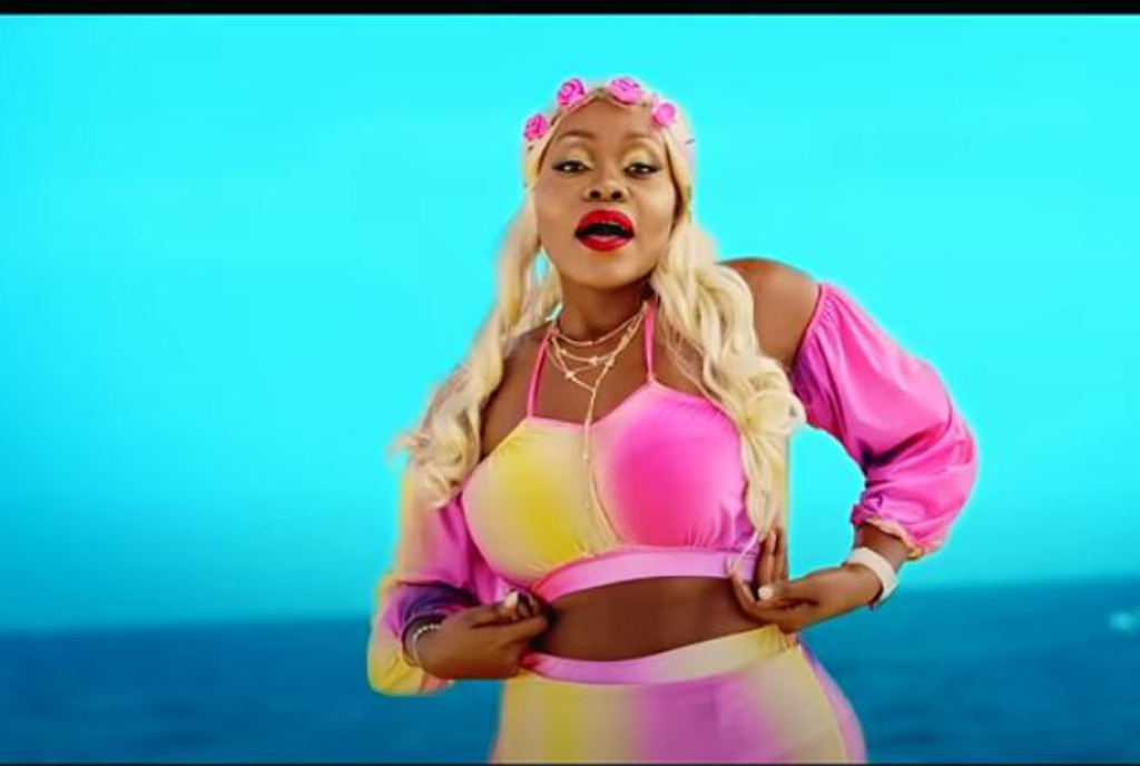 Singer Shakira Shakiraa explains her naked style